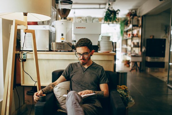 Gérer une Maladie Chronique au Travail : Défis Quotidiens et Solutions Pratiques